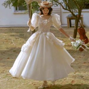 เรียบหรู งานแต่งงานความยาวปานกลาง เดรส สําหรับคู่รัก ถ่ายภาพ สตูดิโอถ่ายภาพสไตล์สนามหญ้ากลางแจ้ง โพลีเอสเตอร์ ผ้าชีฟอง ดอกไม้ งานปัก