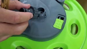 🌿 TAKARA ชุดสายยางพร้อมโรล รุ่นดาเลีย สีเขียว ขนาด 20 เมตร (4 หุน)  ชุดรดน้ำต้นไม้ สายยางพร้อมโรลม้วนเก็บ DGT1130-S กรุงเทพฯ