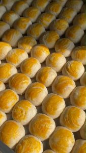 บ้านขนมเปี๊ยะ SWD 20x30cm กระเป๋าร่างกาย แป้งนุม ไส้แน่น หวานน้อย อบใหม่ทุกวัน