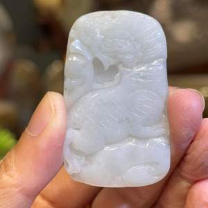 Burma jadeite pendant💯天然和田玉雕刻吊坠 ➡️招财貔貅  高High: 4.8cm  宽Width: 3cm  厚度Thick: 0.5cm  重Weight: 18g