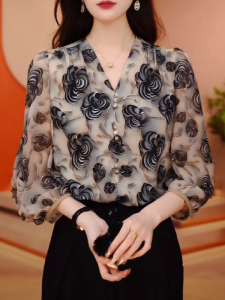 Summer Thin French V-neck Printed Chiffon Shirt Womens Loose High-end Feeling Seven-sleeve Small Top Moms Upper Body