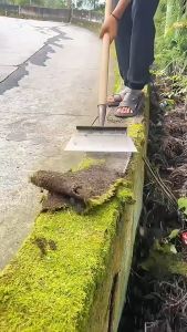 Multifunctional Manganese Steel Outdoor Garden Hoe Scraper / Weeding Deicing Faecal Scraper Saw Blade Spade