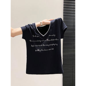 Áo Thun Slimming In Chữ V-Neck Tay Ngắn