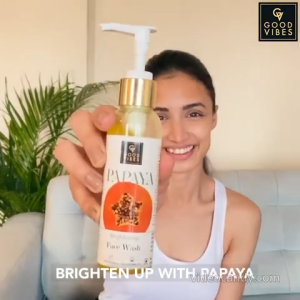 Good Vibes Papaya Brightening Face Wash 120 ml - Radiant Glowing Moisturizing Brightening Anti Ageing Pore Cleansing Formula for All Skin Types