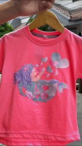 STORY KIDS atasan anak perempuan tangan pendek ukuran 1-10 tahun DTF A-1162\\n\\n Pilihan Terbaik untuk Pakaian Anak Perempuan\\n\\nMengapa Memilih Atasan Anak Perempuan Tangan Pendek?\\n\\nAtasan anak perempuan tangan pendek merupakan pilihan yang tepat untuk anak-anak yang aktif dan suka bermain di luar ruangan. Dengan desain yang praktis dan nyaman, atasan ini memungkinkan anak-anak untuk bergerak bebas tanpa rasa takut terhalang oleh baju panjang.\\n\\nKelebihan Atasan Anak Perempuan Tangan Pendek\\n\\nBeberapa kelebihan dari atasan anak perempuan tangan pendek adalah:\\n\\n- Praktis dan mudah dipakai\\n- Menyediakan ruang gerak yang luas\\n- Memudahkan anak-anak dalam beraktivitas\\n\\nBagaimana Memilih Ukuran yang Tepat?\\n\\nMemilih ukuran atasan anak perempuan tangan pendek yang tepat sangat penting agar anak merasa nyaman dan aman saat mengenakannya. Beberapa tips dalam memilih ukuran yang tepat adalah:\\n\\n- Perhatikan ukuran tubuh anak\\n- Pilih ukuran yang sesuai dengan usia anak\\n- Pastikan atasan tidak terlalu ketat atau terlalu longgar\\n\\n Desain dan Fitur Atasan Anak Perempuan Tangan Pendek\\n\\nDetail Desain Atasan Anak Perempuan Tangan Pendek\\n\\nAtasan anak perempuan tangan pendek DTF A-1162 memiliki desain yang menarik dan modern dengan berbagai pilihan warna yang menarik. Desainnya sederhana namun elegan, cocok untuk anak-anak yang suka bermain dan belajar.\\n\\nFitur Spesial dari Atasan Anak Perempuan Tangan Pendek\\n\\nBeberapa fitur spesial dari atasan anak perempuan tangan pendek DTF A-1162 adalah:\\n\\n- Bahan berkualitas tinggi yang nyaman digunakan\\n- Desain yang mudah dipakai dan dilepas\\n- Memiliki fitur pelindung matahari\\n\\nMengapa Memilih DTF A-1162?\\n\\nDTF A-1162 merupakan pilihan yang tepat untuk atasan anak perempuan tangan pendek karena memiliki desain yang menarik dan fitur yang lengkap. Selain itu, produk ini juga aman digunakan oleh anak-anak dan cocok untuk berbagai aktivitas.\\n\\n Tips Penting dalam Memilih Pakaian Anak untuk Bermain\\n\\nCara Menentukan Pakaian Anak yang Nyaman\\n\\nMemilih pakaian anak yang nyaman sangat penting agar anak merasa nyaman saat bermain. Beberapa tips dalam memilih pakaian anak yang nyaman adalah:\\n\\n- Pilih bahan yang lembut dan tidak mengganggu kulit anak\\n- Pilih ukuran yang sesuai dengan tubuh anak\\n- Pilih warna dan desain yang disukai oleh anak\\n\\nBagaimana Memilih Pakaian Anak yang Sesuai dengan Aktivitas\\n\\nMemilih pakaian anak yang sesuai dengan aktivitas sangat penting agar anak dapat bermain dengan aman dan nyaman. Beberapa tips dalam memilih pakaian anak yang sesuai dengan aktivitas adalah:\\n\\n- Pilih bahan yang sesuai dengan cuaca\\n- Pilih ukuran yang sesuai dengan aktivitas anak\\n- Pilih warna dan desain yang sesuai dengan aktivitas anak\\n\\nTips Merawat Pakaian Anak Agar Tetap Baik\\n\\nMerawat pakaian anak dengan baik sangat penting agar pakaian tersebut dapat bertahan lama dan tetap terlihat bagus. Beberapa tips dalam merawat pakaian anak adalah:\\n\\n- Jangan mencuci terlalu sering\\n- Gunakan deterjen yang cocok dengan bahan pakaian\\n- Jemur di tempat teduh dan tidak langsung terkena sinar matahari\n}