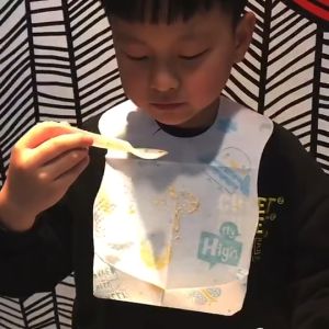 Disposable waterproof disposable food bibs for children and babies 10 pieces individually packaged