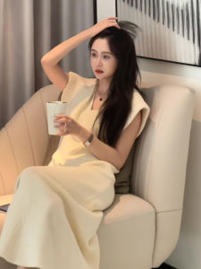 Elegant Simple Knitted Dress V-neck Gown Loose Fit High Waist A-line Skirt Long Sleeve Button Detail Commute Style Autumn New