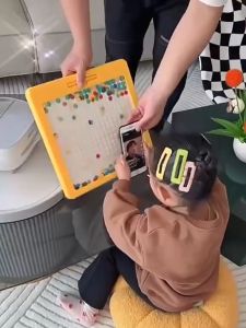 Bảng vẽ nam châm xếp hình hạt đậu từ tính TẶNG KÈM BÚT VÀ 20 TRANH giúp phát triển tư duy cho bé