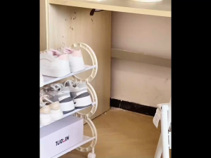 ชั้นวางรองเท้าพลาสติก 3 ชั้น สไตล์มินิมอล วัสดุ PP แบบมีล้อ แข็งแรง ทนทาน