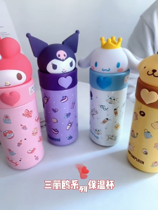 ถ้วยน้ำซิลิโคน กระบอกน้ำเก็บอุณหภูมิ น่ารัก รุ่นใหม่  ขนาด350ml ฝา 3D ลายคุโรมิ  กระบอกน้ำเก็บอุณหภูมิ  เเบบยกดื่มน่ารักมากๆๆค่ะ