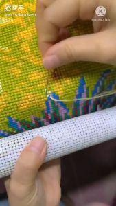 Tranh thêu chữ thập Hồn quê Chợ quê (về tự thêu) LV3505