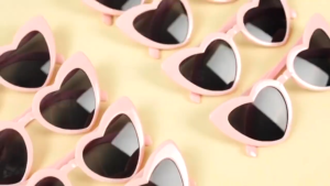 Heart Shaped Sunglasses for Women Retro Cat Eye Sunglasses Wedding Engagement Decoration Shopping Traveling Party Accessories