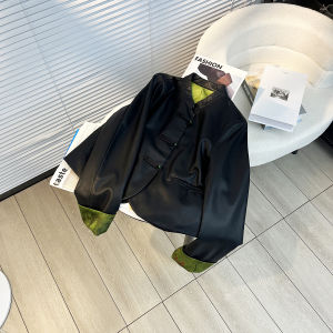 เสื้อแจ็คเก็ตหนัง PU ทรงสั้นสำหรับผู้หญิง ฤดูใบไม้ผลิและฤดูใบไม้ร่วง 2025 ดีไซน์ใหม่ สไตล์จีน กระดุม ดีไซน์พิเศษ ดีไซน์ชาติ