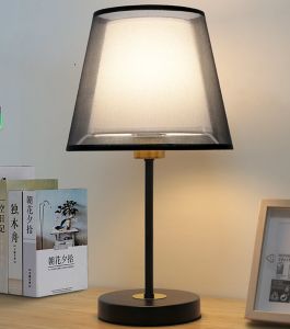 Đèn Bàn Kim Loại Gia Dụng Kiểu Bắc Âu Đèn Đầu Giường Phòng Ngủ Tiết Kiệm Năng Lượng Đèn Bàn Học LED Đồ Đạc Trang Trí Phòng Khách Gia Đình Đơn Giản Hiện Đại-Phích Cắm Kiểu Anh