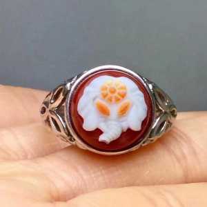 Pure natural Tianyuan Zhansi agate engraved elephant ring. A masterpiece of nature it has the effect of warding off evil and ensuring peace and security. It supports detection. The engraved elephant symbolizes good luck and happiness.