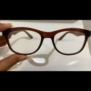 Kacamata Baca Full Plus Dengan Model Oval Tersedia ukuran +1.00 sampai +3.00 Frame Coklat Bahan Plastik
