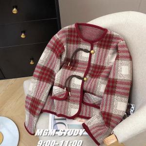 เสื้อแจ็คเก็ตผู้หญิงสีแดงลายสก็อตสไตล์ฝรั่งเศส ทรงหลวม แขนยาว ปกโปโล ผ้ากำมะหยี่ ฤดูใบไม้ร่วง 2024 แฟชั่นสตรี