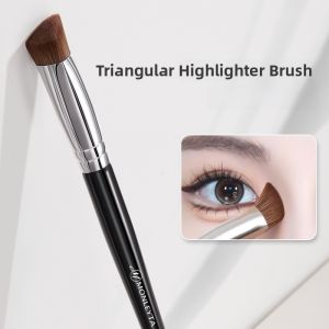 Triangle Highlight Iron Brush Eye Brightening Cheekbone Contour Makeup Brush Seamless Concealer under Eye Circles Fadeaway