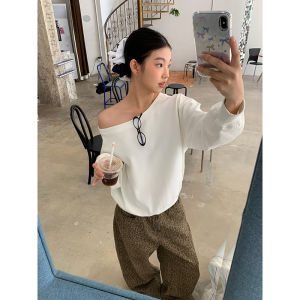 เสื้อฮู้ดสีขาวหลวมๆ สั้นๆ สำหรับผู้หญิง ฤดูใบไม้ร่วง 2025 แฟชั่นเกาหลี ลำลอง เสื้อคลุมกันหนาวแบบสวมหัว คอตตอนผสมโพลีเอสเตอร์