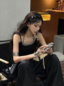 American Retro Hot เด็กผู้หญิง ดีไซน์ คอห้อยสองชิ้นปลอม สายคล้อง เสื้อกั๊ก ผู้หญิง สลิมสั้น แขนกุด แจ๊กเก็ต อินเทรนด์ เสื้อท่อนบน