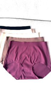 XS ONE กางเกงในผู้หญิง ผ้าไหมน้ำแข็ง สวมใส่สบาย ไร้รอยต่อ และตัดเย็บอย่างประณีต