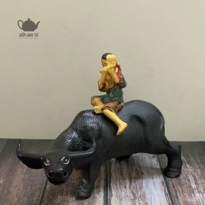 Tượng chú bé cưỡi trâu thổi sáo gốm Bát Tràng - dài 33cm
