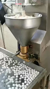 Commercial Automatic 1.1KW Meatball Forming Machine Vertical Stainless Steel Electric Meat Ball Mach