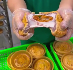 BÁNH TRUNG THU NHÂN NGỌT TRỨNG MUỐI CHẤT LƯỢNG ĐẸP MẮT 2023