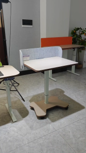 Pneumatic adjustable height table 80*60*2.5CM Manually controlled height-adjustable table 72cm-114cm with Wheels