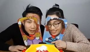 Pie Face Table Game Parent-Child Interactive Cake Cream Pie for Boys Girls Kids Birthday Toys 单人/双人抖音游戏奶油巴掌砸派机整蛊玩具 (1257 / 1254)