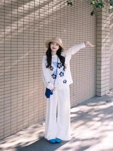 Summer 2025 New White Long Sleeve T-Shirt Womens Loose Thin Film Style Sun Protection Cover up Printed Commute Style Korean Version