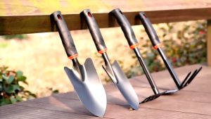 Bộ Dụng Cụ Làm Vườn Mini 4 Món gồm Cuốc Xẻng Cào Bằng Thép Sơn Tĩnh Điện Tay Cầm Cao Su Chống Trượt Tiện Dụng