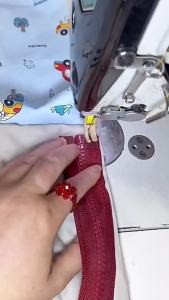 Chân vịt tra dây kéomí khóa T360 T361 BÁNH XE NHỰA CHỐNG NHĂN dùng cho máy 1 kim công nghiệp (GIÁ 1 CÁI)