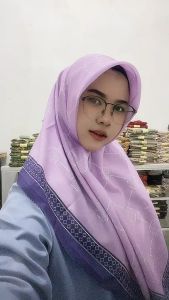 READY STOK KERUDUNG SEGI EMPAT MOTIF BEST SELLER LUNA WARNA LILAC VOAL PREMIUM TERBARU