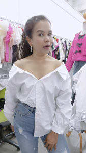 pina เสื้อเปิดไหล่แขนยาวแต่งปกเชิ้ต(1699) ดีเทลแขนพองจั้มปลาย ผ้าเนื้อดีไม่แข็งค่ะใส่สบาย ใส่แบบถอดกระดุมบนเปิดไหล่ได้นะ