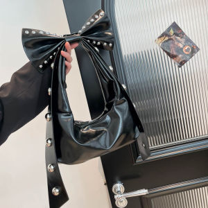 กระเป๋าถือผู้หญิงปีใหม่สีแดง กระเป๋าสะพายข้างสไตล์หวานและมีสไตล์ กระเป๋าสะพายข้างด้านล่างแบบมีริบบิ้น กระเป๋าสะพายข้าง PU สำหรับฤดูใบไม้ผลิ 2025