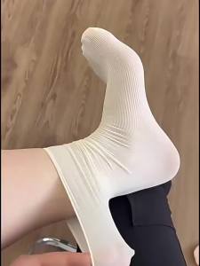 20 Pairs Thin Ice Silk Womens Long Tube Socks Summer Cool Mid Calf Socks Black and White Ice Ice Socks Pile Pile Ladies Socks