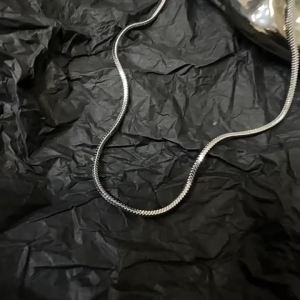 S925纯银项链男款健身简约高级感方形蛇骨素链中性百搭细款锁骨链S925 sterling silver necklace mens fitness simple luxury square snake bone chain neutral and versatile thin clavicle chain