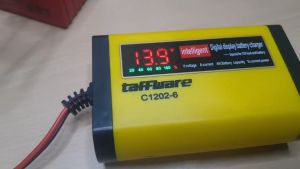 PENGIRIMAN CEPAT Taffware Charger Baterai Aki Mobil Motor LCD 13.8V 2A C1202 6 / cas aki mobil kering 12 volt otomatis motor basah / charger aki motor dan mobil 12v otomatis super cepat