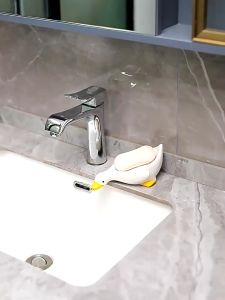 Little.Daisy98 สําหรับห้องน้ำ กล่องเก็บสบู่ ที่วางสบู่ รูปเป็ดน้อยน่ารัก ระบายน้ำได้