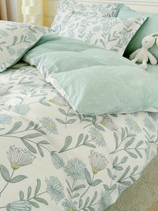 Small Flower Design Bed Cover 150x200cm 100 Cotton