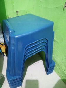 meja belajar plastik simpel ringan mudah pemakaiannya penyimpanan