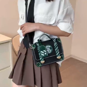 Harry co branded Hogwarts School of Witchcraft and Wizardry same Cambridge bag carrying crossbody bag English style messenger bag