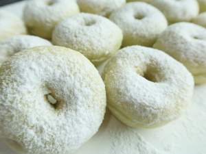 อาตีนา ฮาลาล โดนัทรสใบเตย (18กรัม 8ชิ้น)