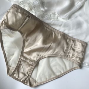 ผ้าไหม ผ้าซาติน ผู้หญิง ชุดชั้นในเอวกลางสีบริสุทธิ์ เซ็กซี่ กางเกงใน สีเงินไร้รอยต่อ ตาข่าย ตาข่ายสบายสุภาพสตรีด้านใน กางเกงชั้นในหญิง