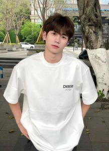 เสื้อยืดคอกลมแขนสั้นผ้าฝ้ายแท้พิมพ์ลายตัวอักษรสไตล์อเมริกันสุดเท่สำหรับผู้ชาย เสื้อยืดทรงหลวมสบาย ๆ สำหรับฤดูร้อน