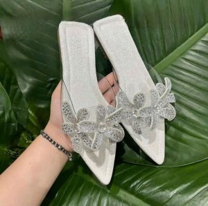 Milk shoes- Dép Lê Nữ Mũi Nhọn Quai Meca 3 Bông Hoa Đá Sáng Lấp Lánh Đế Chống Trơn Trượt.
