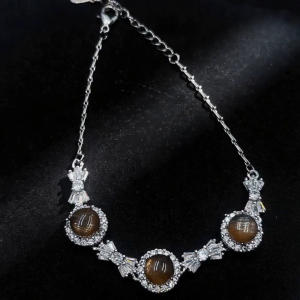 Elegant and versatile crystal bracelet with a touch of understated luxury.