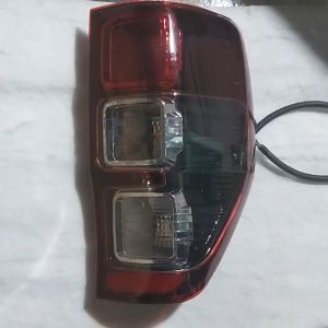 ĐÈN HẬU FORD RANGER 2012 - 2021 CHÓA ĐEN. CÓ HÀNG CHÍNH HÃNG