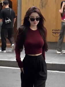 เสื้อยืดแขนยาวทรงเข้ารูปผ้าฝ้ายแท้สีแดง ฤดูใบไม้ผลิและฤดูใบไม้ร่วง เสื้อชั้นในสตรีแบบใหม่ ทรงเข้ารูป ทรงเข้ารูป เสื้อชั้นในสตรี